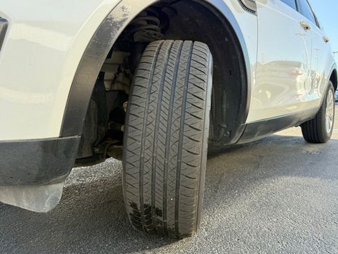 Used 2017 Land Rover Discovery Sport SE image 33