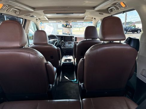 Used 2015 Toyota Sienna Limited Premium FWD image 9