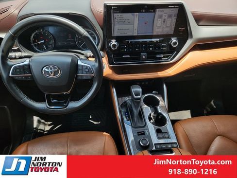Used 2021 Toyota Highlander Platinum AWD/4WD image 28