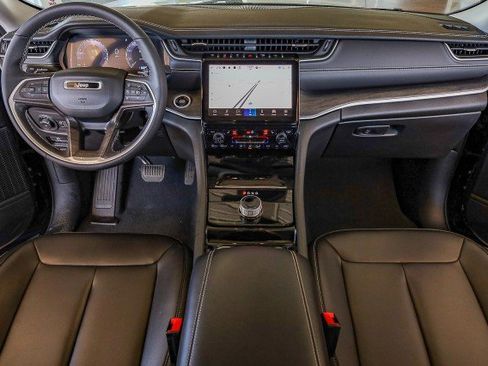 Used 2023 Jeep Grand Cherokee Limited image 40