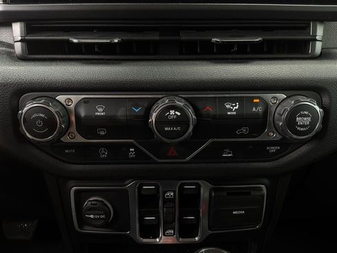 Used 2025 Jeep Wrangler Unlimited Sport AWD/4WD image 23