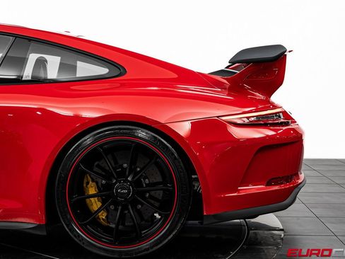 Used 2018 Porsche 911 GT3 RWD image 16