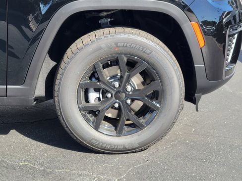 New 2026 Jeep Grand Cherokee Altitude AWD/4WD image 22