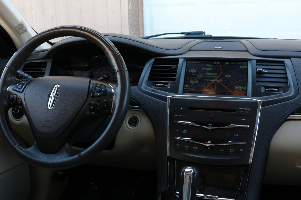 Used 2015 Lincoln MKS AWD w/ Equipment Group 201A image 40