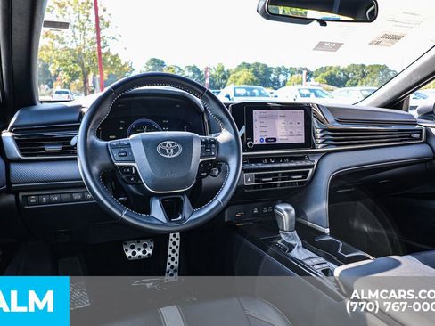 Used 2025 Toyota Camry SE image 28