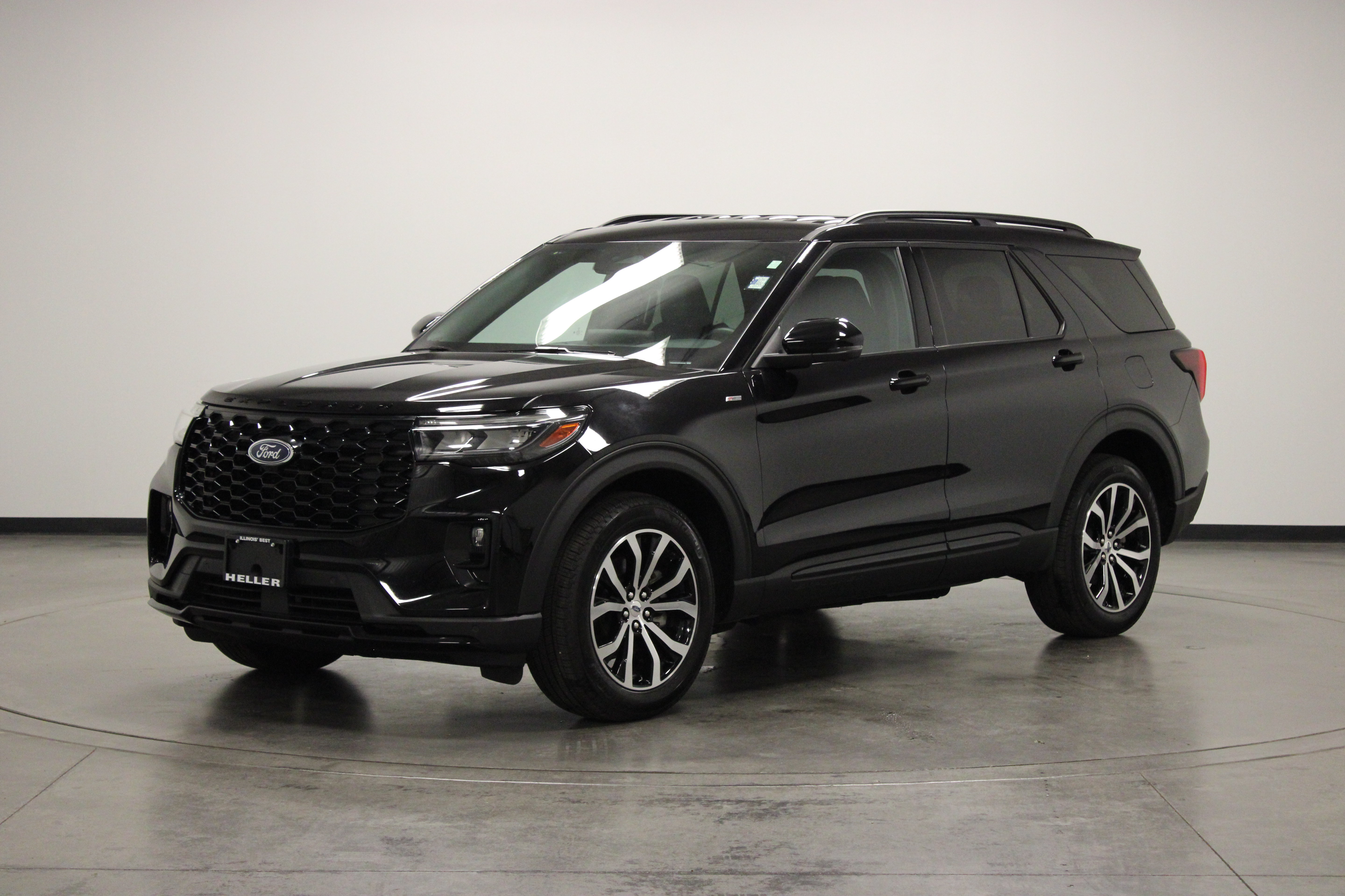 Used 2025 Ford Explorer ST-Line AWD/4WD image 4