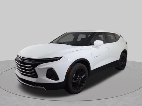 Used 2021 Chevrolet Blazer LT FWD image 2