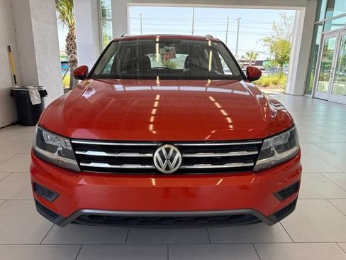 Used 2019 Volkswagen Tiguan SE w/ Panoramic Sunroof Package FWD image 2