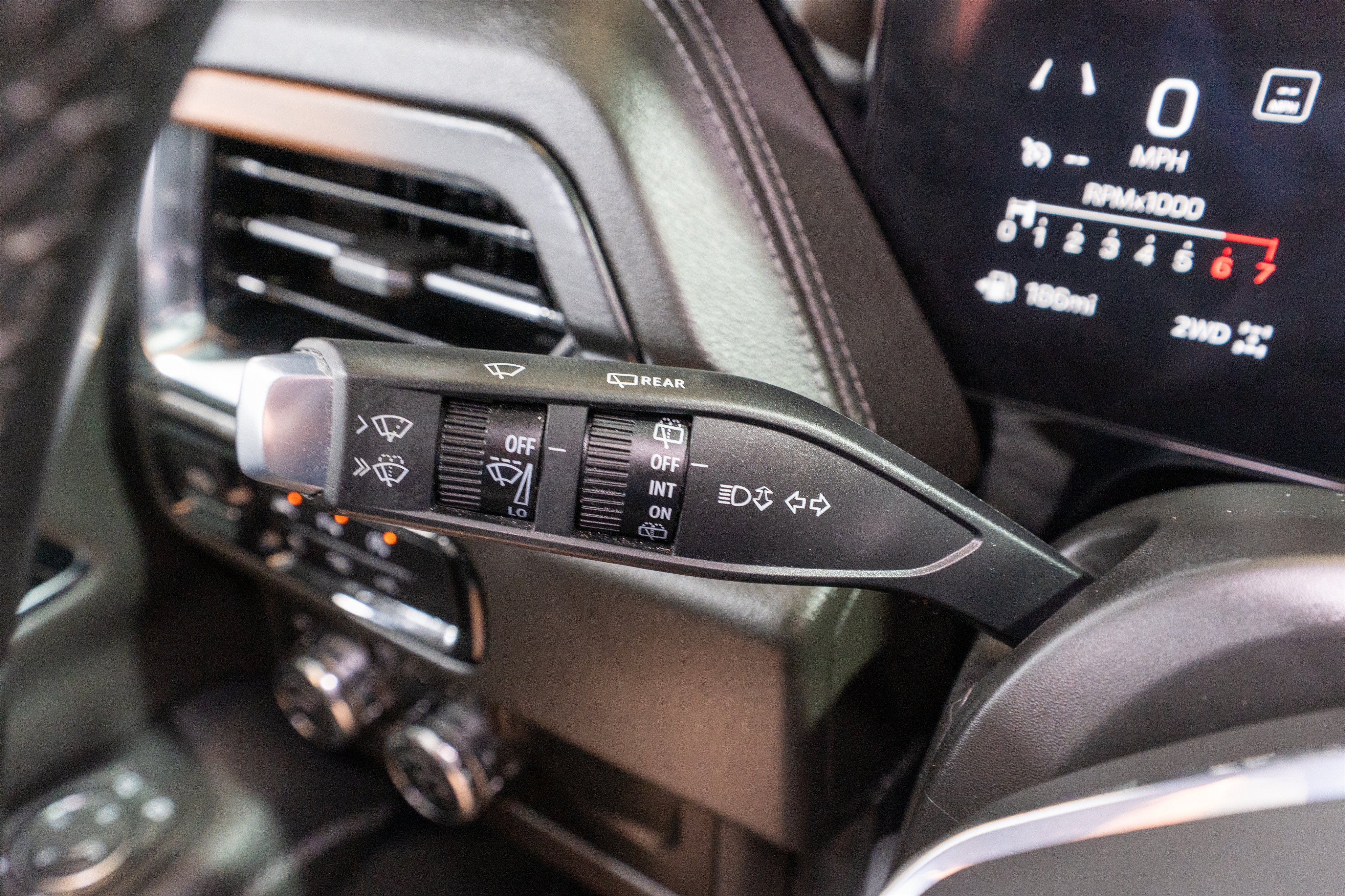 Used 2025 GMC Yukon XL Denali AWD/4WD image 26