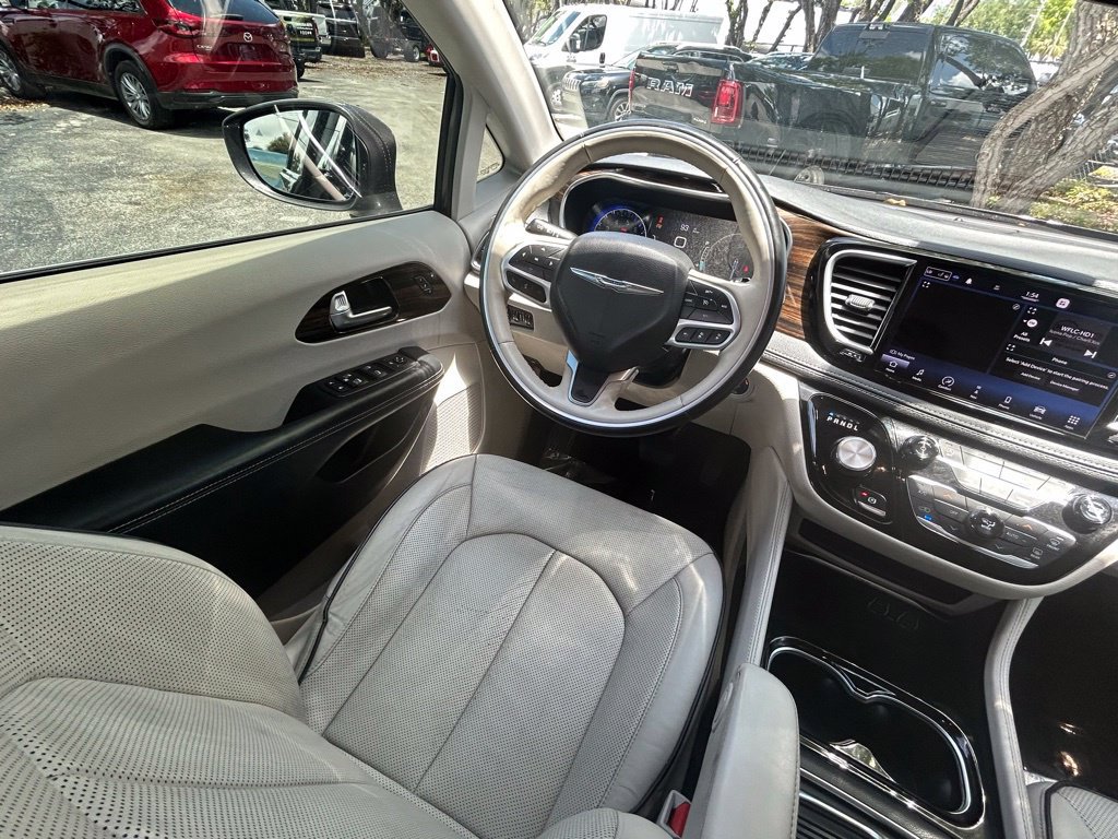 Used 2021 Chrysler Pacifica Limited AWD/4WD image 9