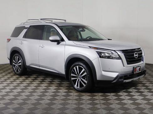 Used 2024 Nissan Pathfinder Platinum w/ Cargo Package AWD/4WD image 2