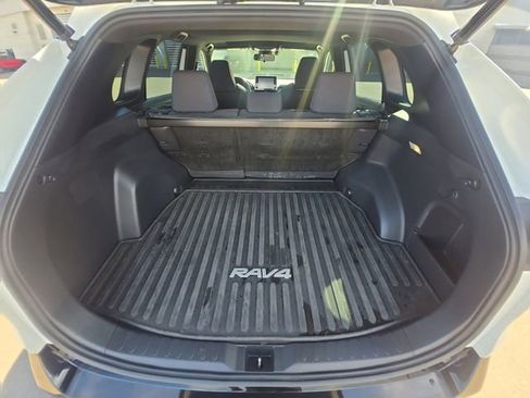 Used 2022 Toyota RAV4 SE w/ Convenience Package image 16