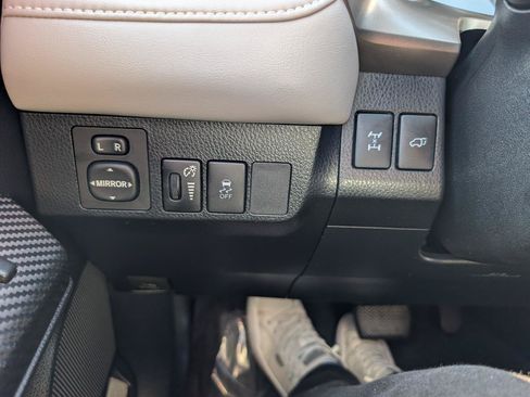 Used 2013 Toyota RAV4 Limited AWD/4WD image 18