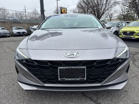 Used 2023 Hyundai Elantra SEL image 2