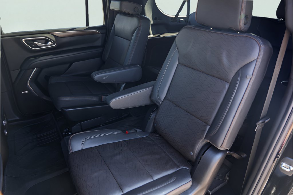 Used 2024 Chevrolet Suburban High Country w/ Premium Package 2 AWD/4WD image 28
