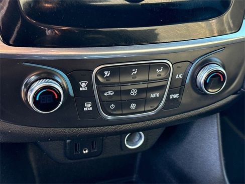 Used 2023 Chevrolet Traverse LT image 27