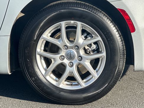 Used 2024 Chrysler Pacifica Touring-L image 25