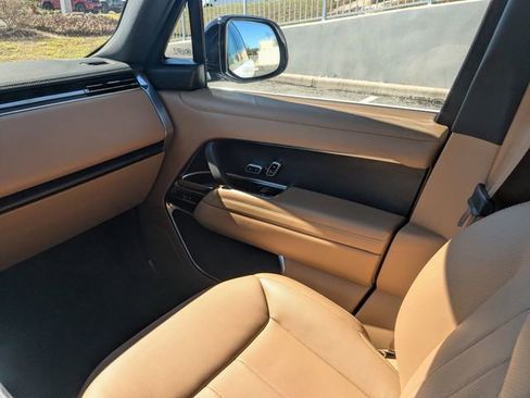 Used 2025 Land Rover Range Rover Long Wheelbase SE image 15