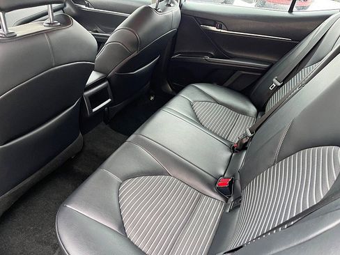 Used 2021 Toyota Camry SE image 17