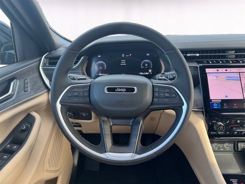 New 2025 Jeep Grand Cherokee Limited w/ Luxury Tech Group II image 12