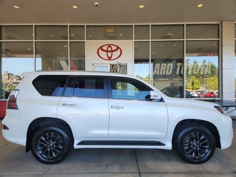 Used 2022 Lexus GX 460 Premium w/ Premium Package AWD/4WD image 3