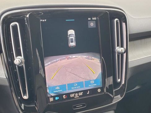 Used 2023 Volvo XC40 B5 Core w/ Convenience Package image 24