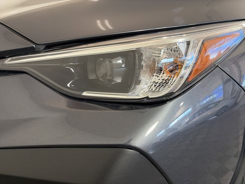 Used 2024 Subaru Crosstrek 2.0i Premium image 9