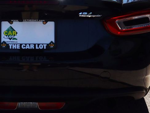 Used 2018 FIAT 124 Spider Classica w/ Technology Group image 23