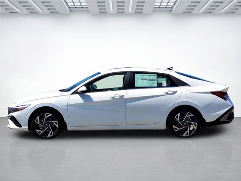 New 2026 Hyundai Elantra Limited FWD image 7
