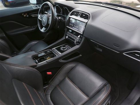 Used 2019 Jaguar F-PACE Prestige image 37
