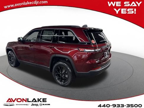 New 2026 Jeep Grand Cherokee Laredo image 3