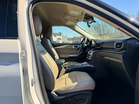 Used 2023 Ford Explorer XLT w/ Equipment Group 202A AWD/4WD image 11