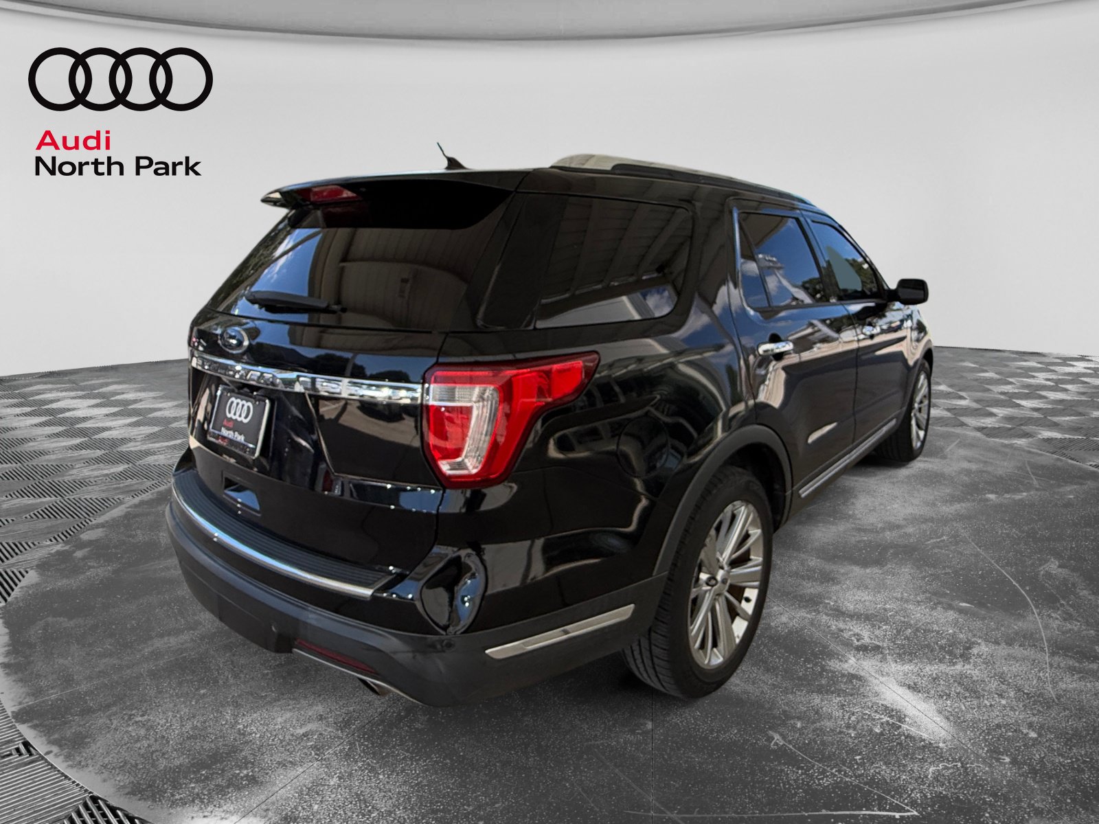 Used 2019 Ford Explorer Limited w/ Class III Trailer Tow Package FWD image 5