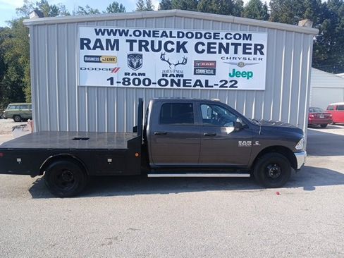 Used 2018 RAM 3500 Tradesman w/ Chrome Appearance Group image 2