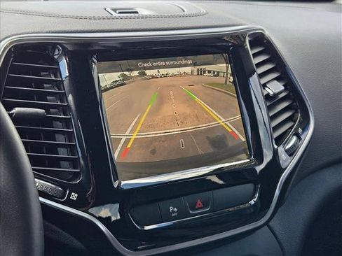 Used 2019 Jeep Cherokee Limited FWD image 13