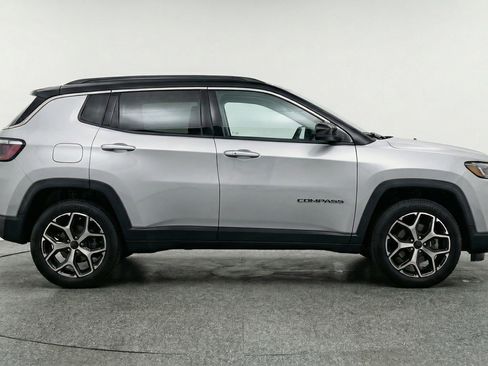 Used 2025 Jeep Compass Limited image 11