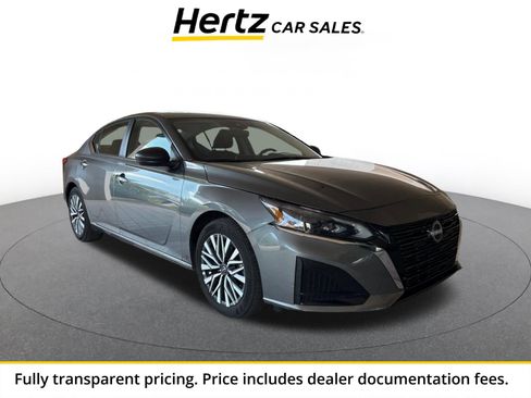 Used 2025 Nissan Altima 2.5 SV FWD image 1