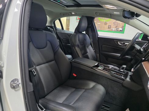 Used 2023 Volvo S60 T8 Plus image 21