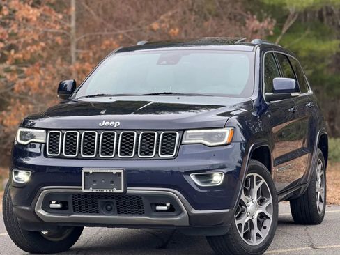 Used 2018 Jeep Grand Cherokee Limited AWD/4WD image 1