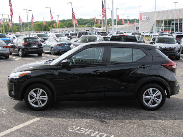 Certified 2025 Nissan Kicks Play S FWD image 2