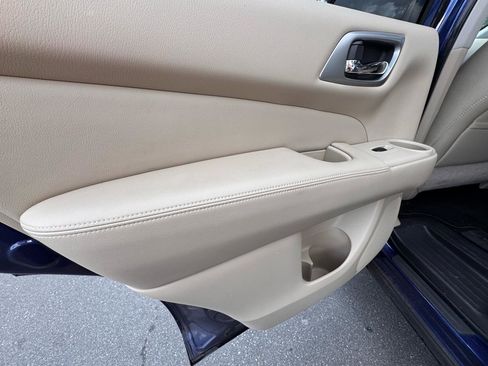 Used 2018 Nissan Pathfinder SV FWD image 17