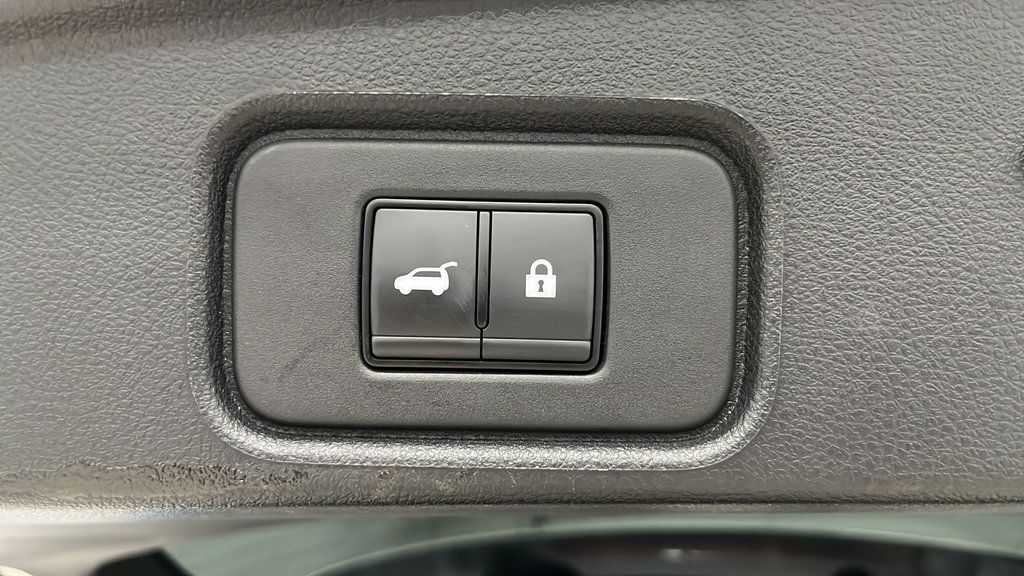 Used 2023 Nissan Pathfinder SL AWD/4WD image 28