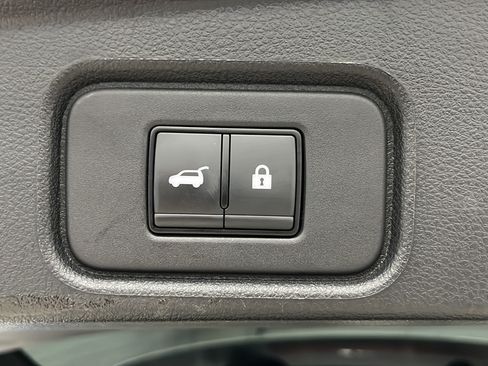 Used 2023 Nissan Pathfinder SL AWD/4WD image 28