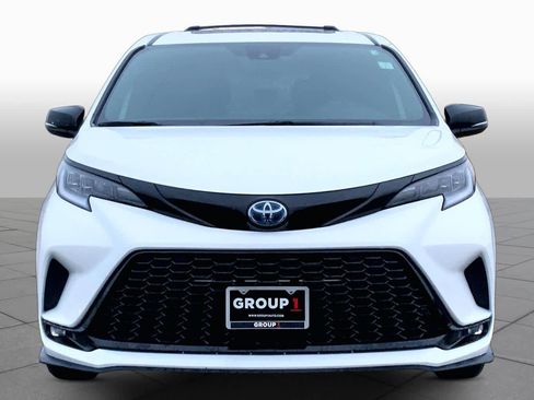 Used 2025 Toyota Sienna XSE w/ XSE Premium Package AWD/4WD image 4