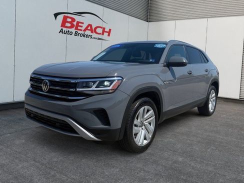 Used 2022 Volkswagen Atlas Cross Sport SE w/ Panoramic Sunroof Package FWD image 3