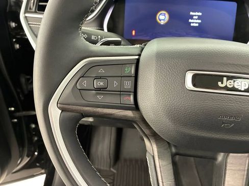 Used 2023 Jeep Grand Cherokee L Limited image 23