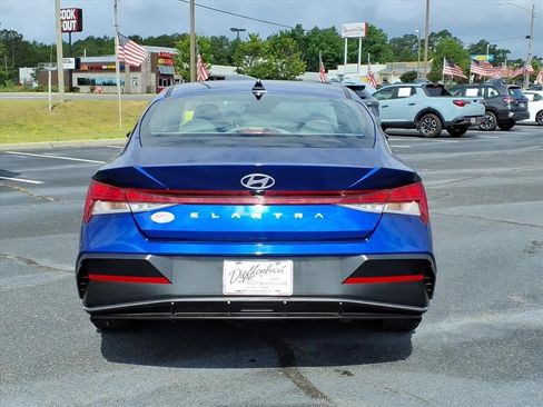 Used 2025 Hyundai Elantra SEL FWD image 17