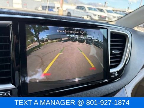 Used 2023 Chrysler Pacifica Touring-L FWD image 27