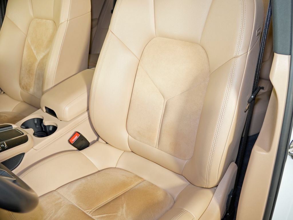 Certified 2021 Porsche Macan AWD/4WD image 22