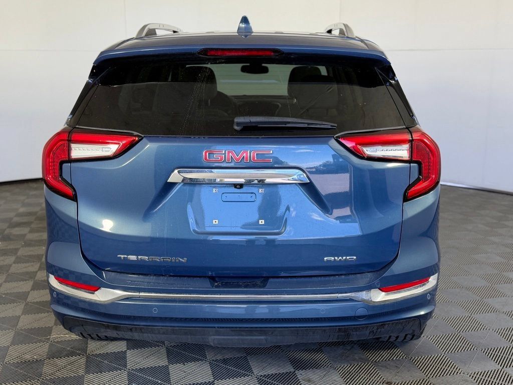Used 2024 GMC Terrain Denali w/ Denali Premium Package AWD/4WD image 11